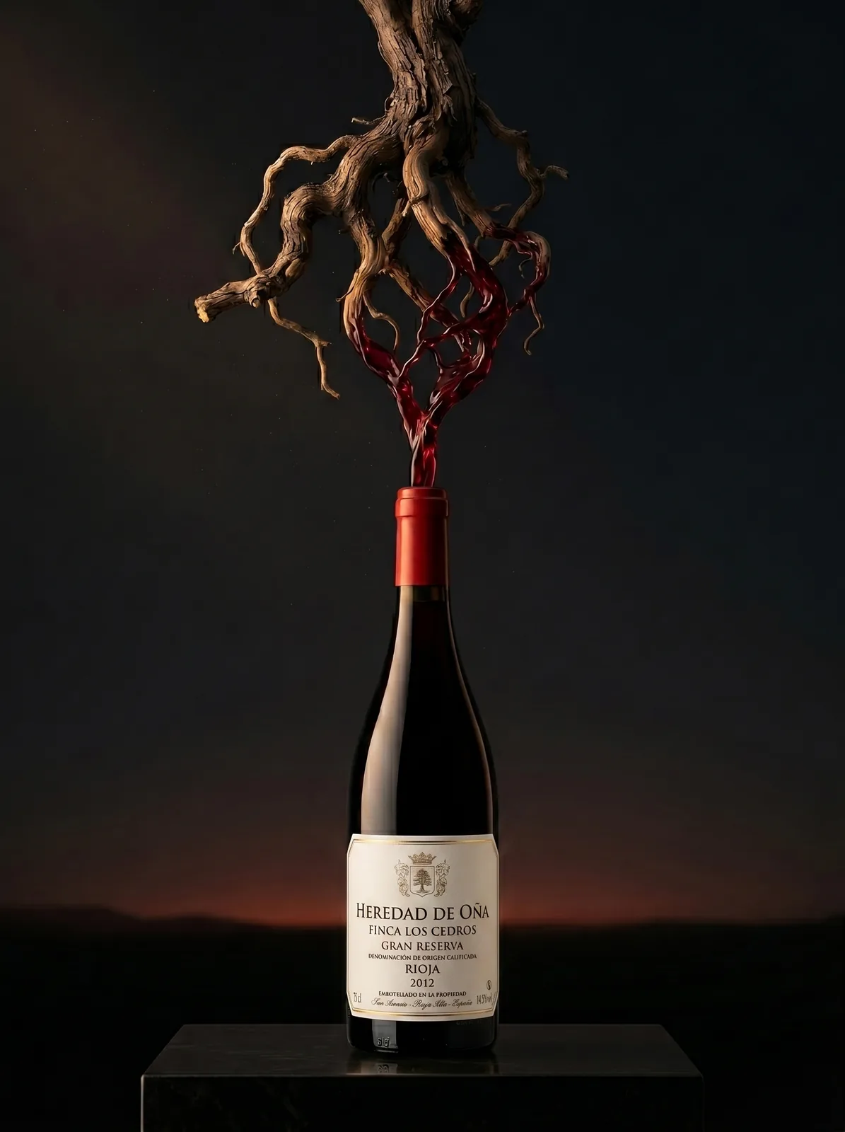 Concepto publicitario de botella de vino de Rioja cuyo vino se transforma en una cepa, creado con inteligencia artificial
